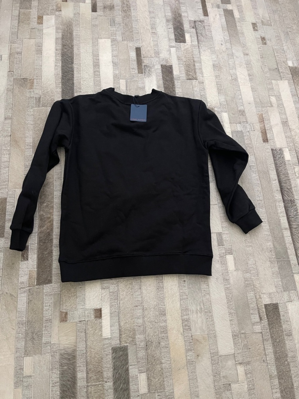 Louis Vuitton Black Crewneck with Rust LV Emblem - Picture 3 of 3